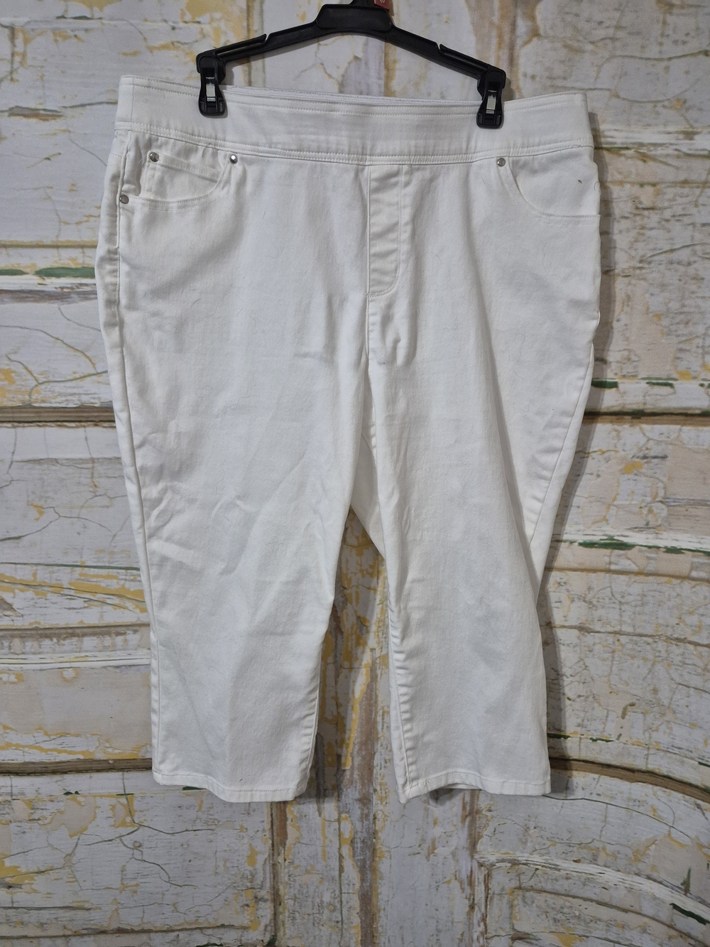 Kim Rogers White Capri Pants